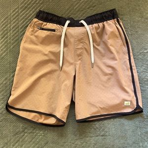 Vuori Banks Short 7.5” inseam M medium